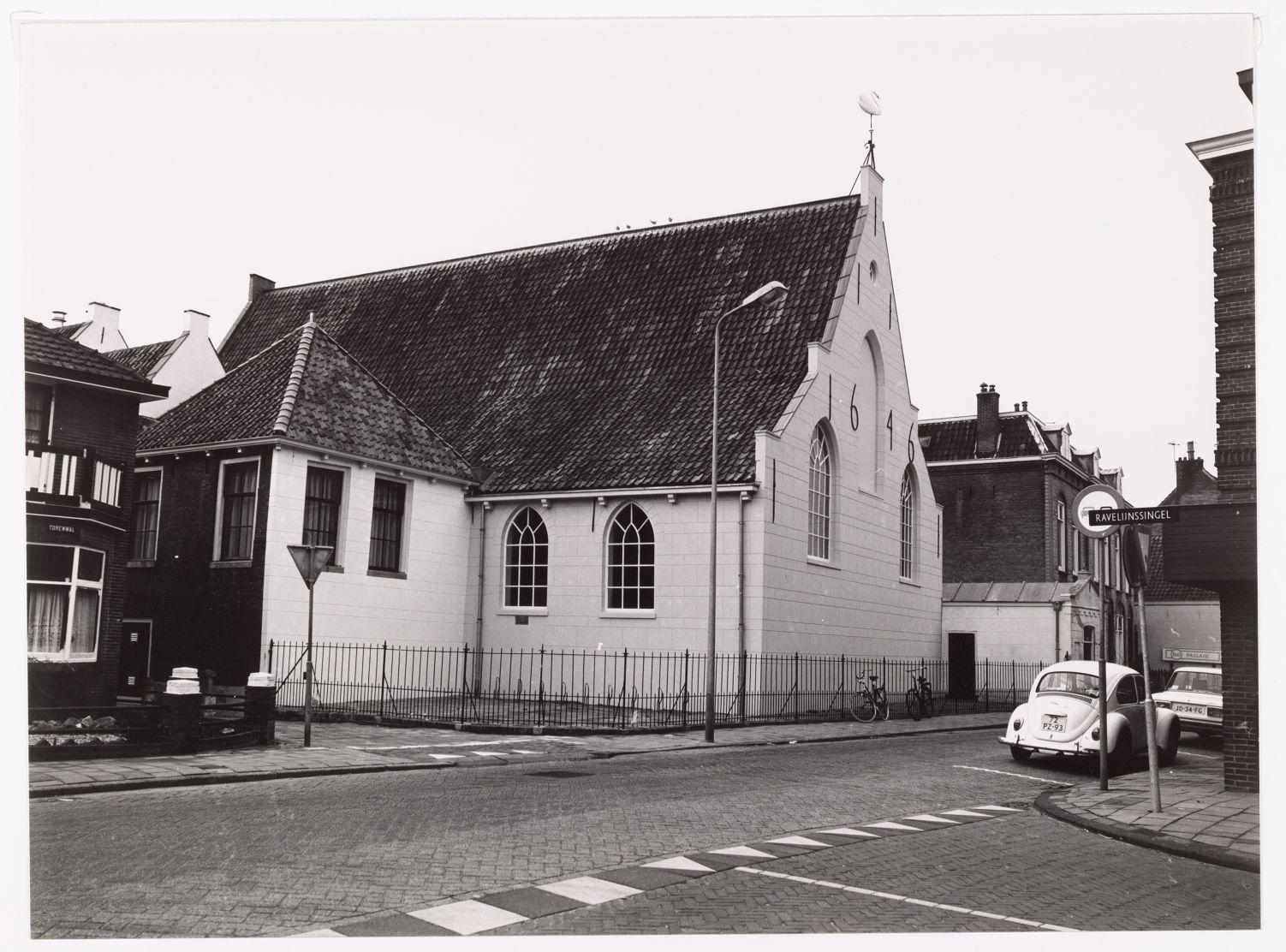 De Evangelisch-Lutherse kerk te Woerden was aanvankelijk een tegen de stadswal aangebouwde schuilkerk; na de afgraving van de wallen aan het eind van de 19e eeuw kwam de hier afgebeelde achterzijde van de kerk aan de Nieuwstraat 